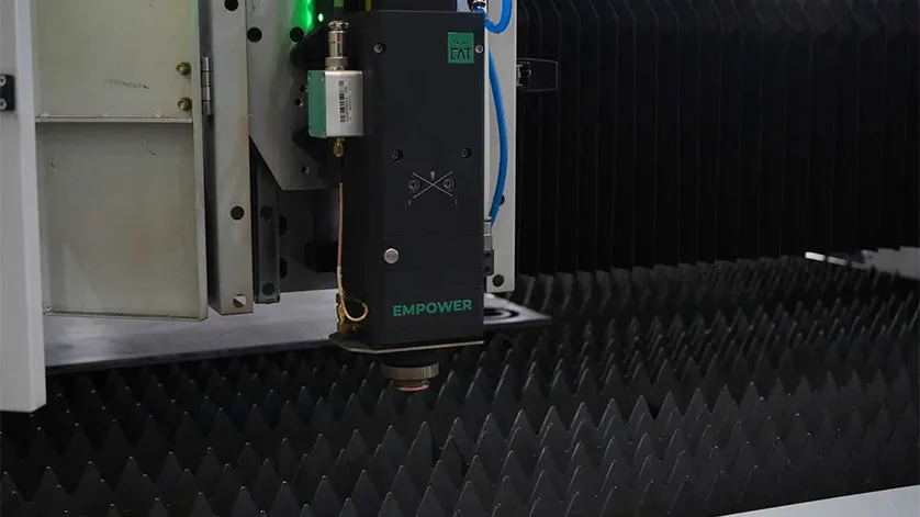 A Basic single plane laser cutting machine