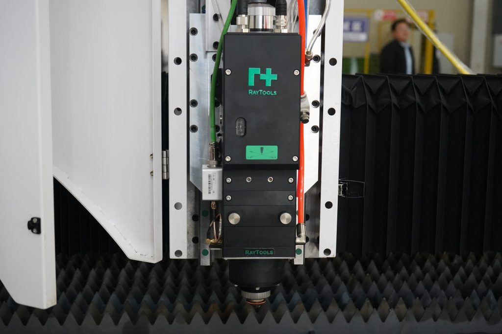 HWlEiC Laser Strengthens Global Position with Advanced Fiber Laser Technology 2 Clássico único plano de corte a laser, máquina de
