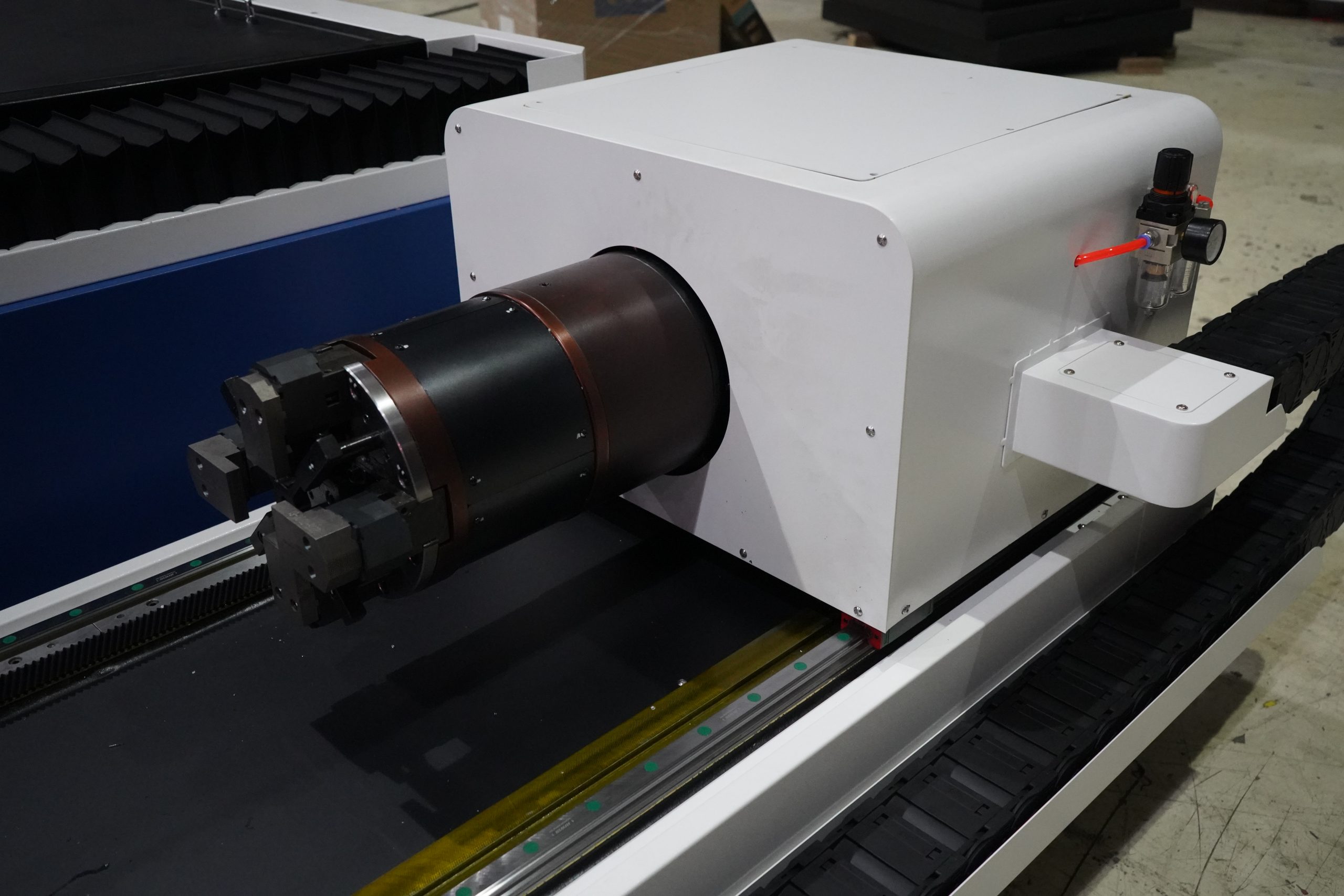 Pelat platform tunggal dan mesin pemotong laser tabung