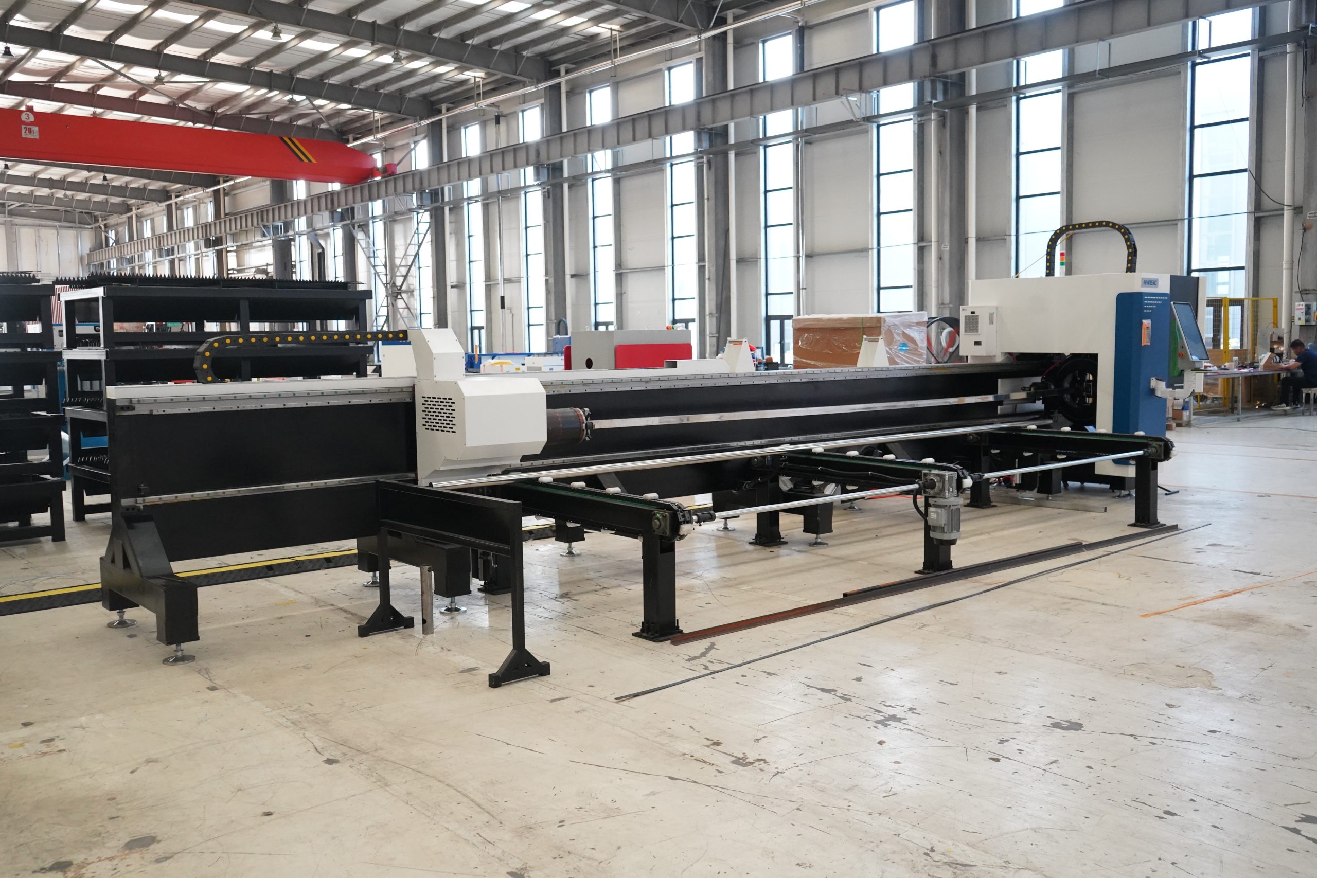 Laser tube cutting machine