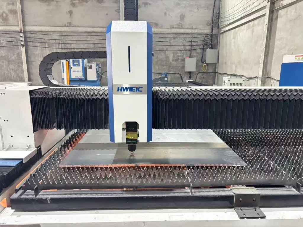 Thailand Customer Successfully Installed G8025 6KW Fiber Laser Cutting Machine for Large-Scale Metal Processing 3 Thai client on site